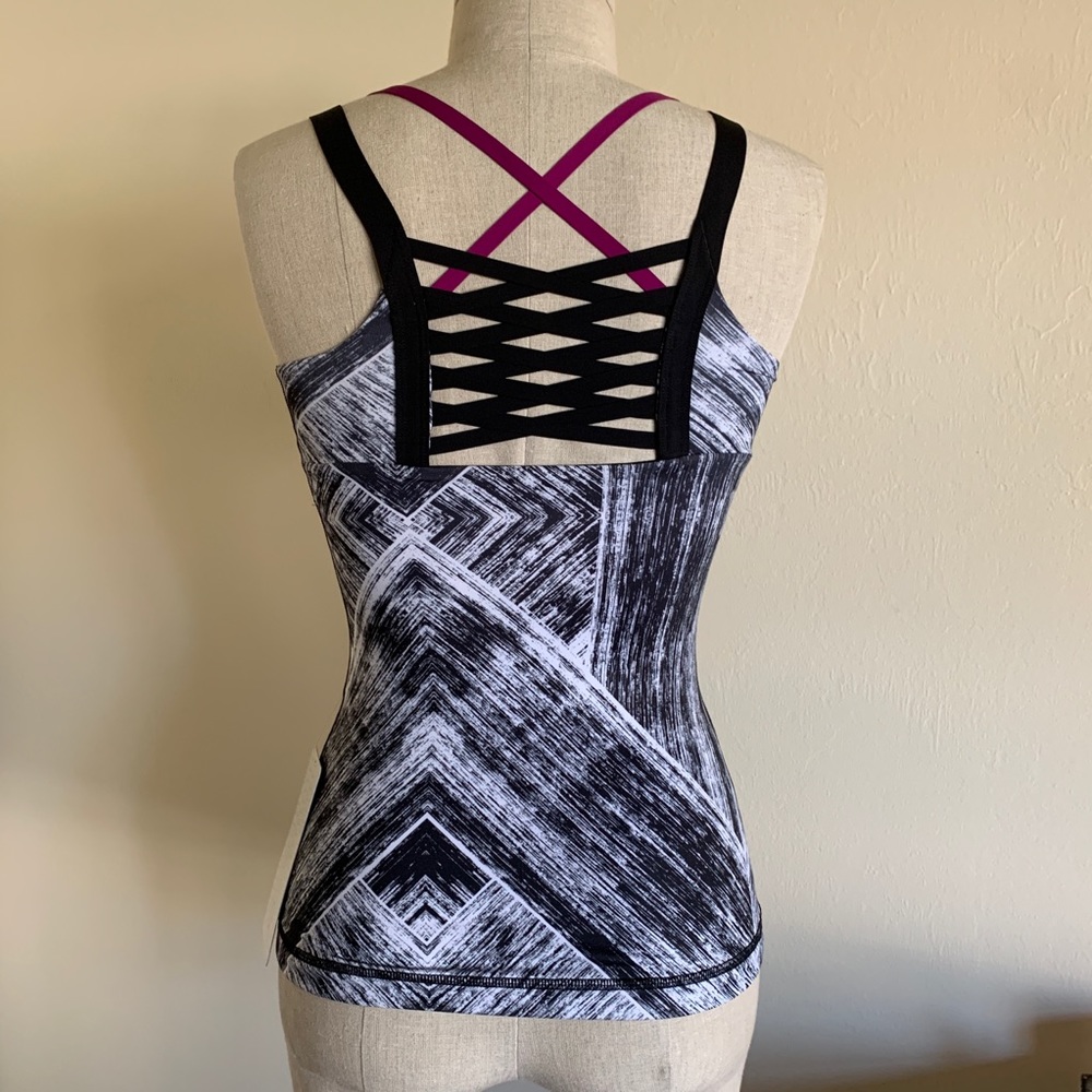 Final Sale!! Lululemon Hot to Street Tank NWT 2 - Picture 2 of 6